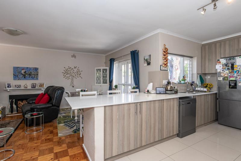 To Let 3 Bedroom Property for Rent in Meadowridge Western Cape